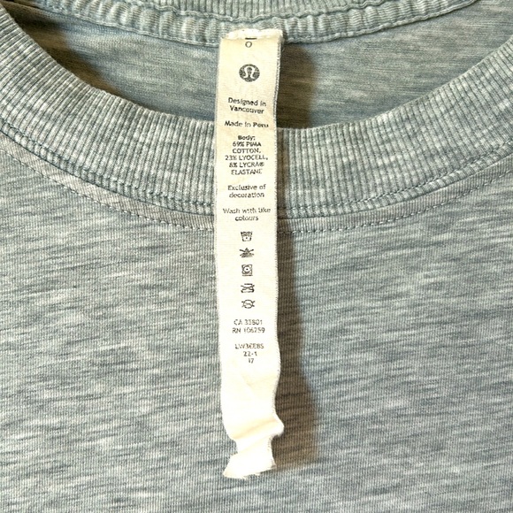Women’s 0 Lululemon grey athletic t-shirt - Picture 2 of 6